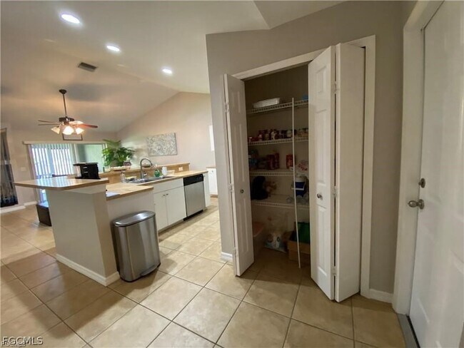 Building Photo - 4317 SW Santa Barbara Pl