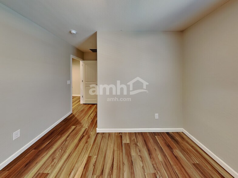 Building Photo - 20697 W Stone Hill Rd