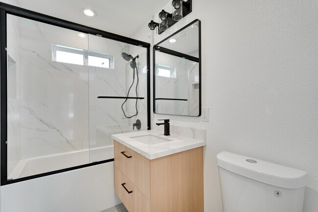 Building Photo - 2051 Randolph Dr