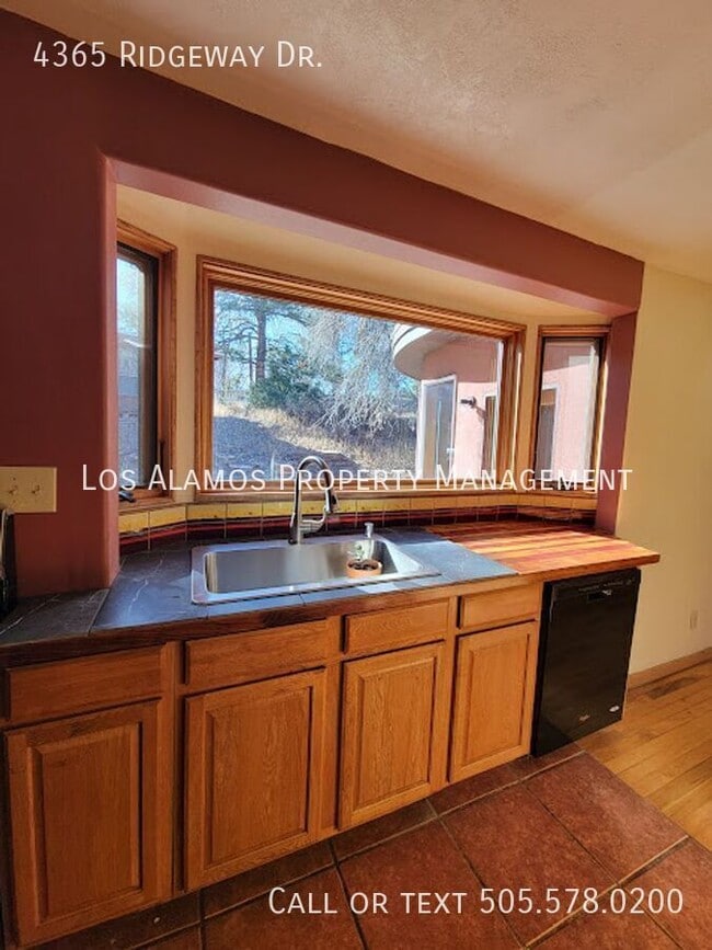 Building Photo - 4365 Ridgeway Dr