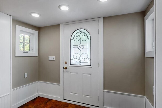 Building Photo - 225 Waldron Ave