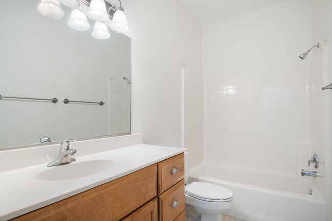 Building Photo - 3 bed/2 1/2 Bath. Pet Friendly, Pool,