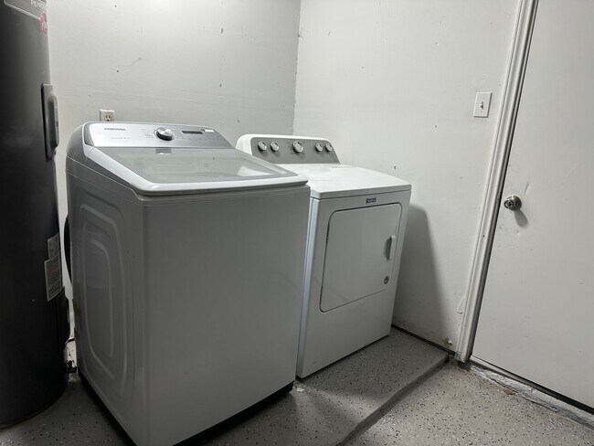 Building Photo - For Lease | 3 Bed, 2 Bath | 1,446 Sq Ft | Greengate Place|