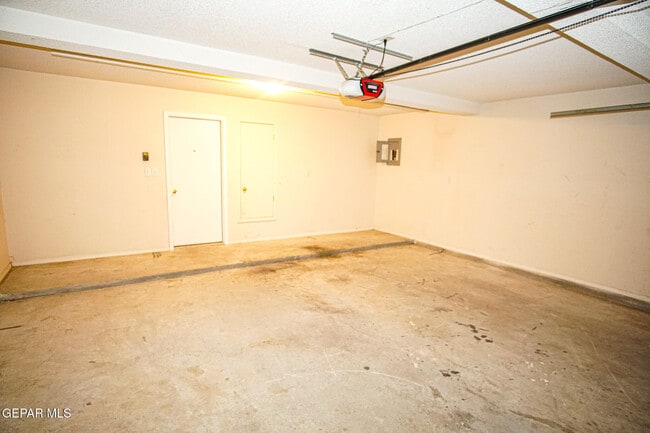 Building Photo - 817 Dakota River Ave