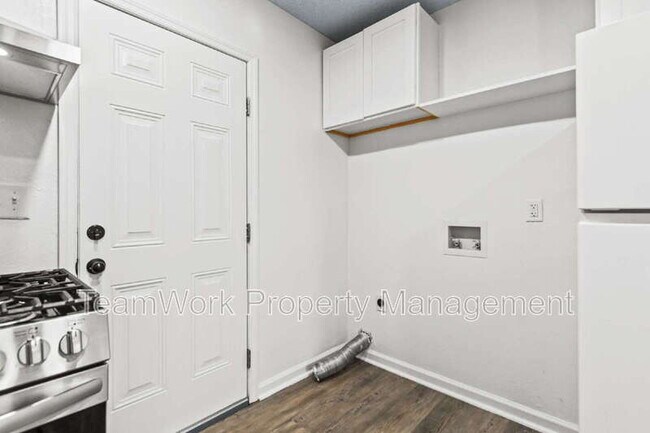 Building Photo - 3043 Terry Dr