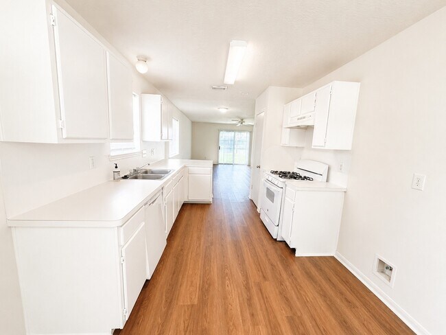 Building Photo - 18023 Lago Forest Dr