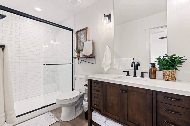 Building Photo - 44 S Sugar Ave