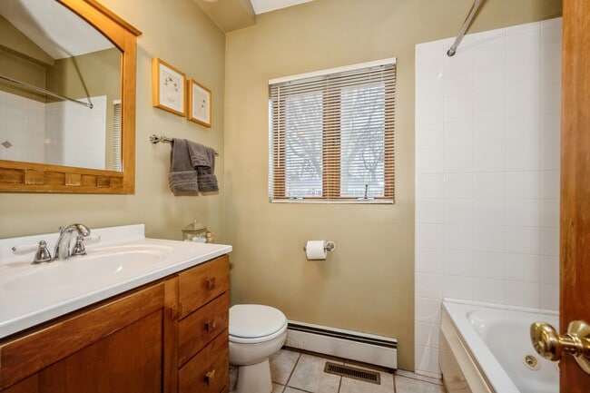 Main floor full bath - 316 Iroquois Ave