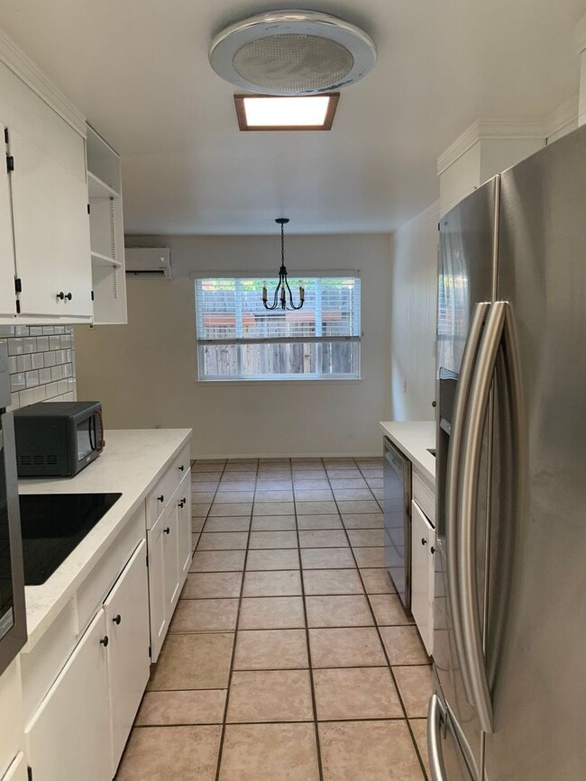 Building Photo - Updated 3 Bedroom Home Near Chestnut Park