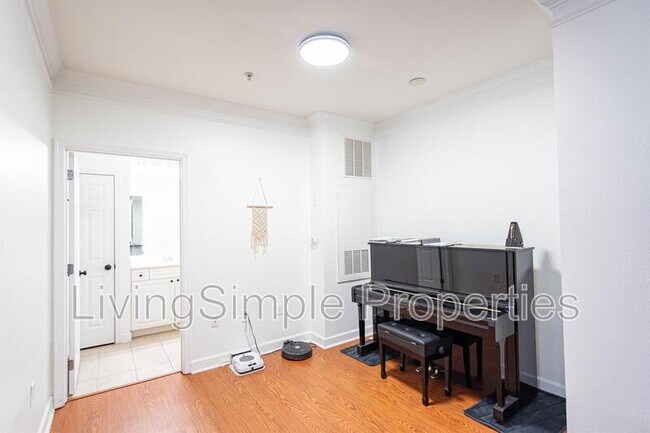 Building Photo - 501 Hungerford Dr