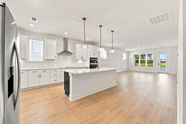 Building Photo - 3084 Claredon St