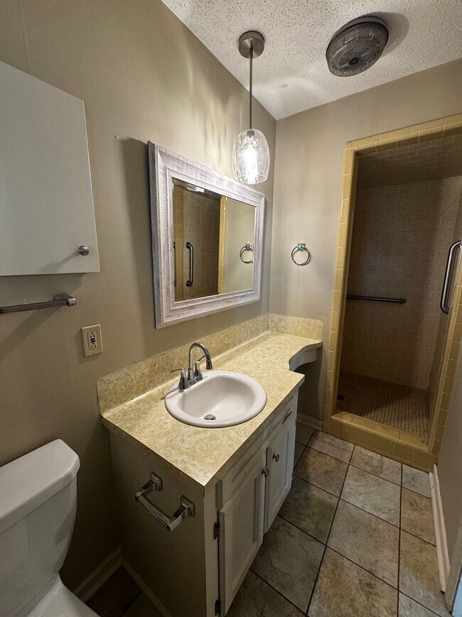 Building Photo - 3BD/2BA House for Lease in Jackson Park - Central Community