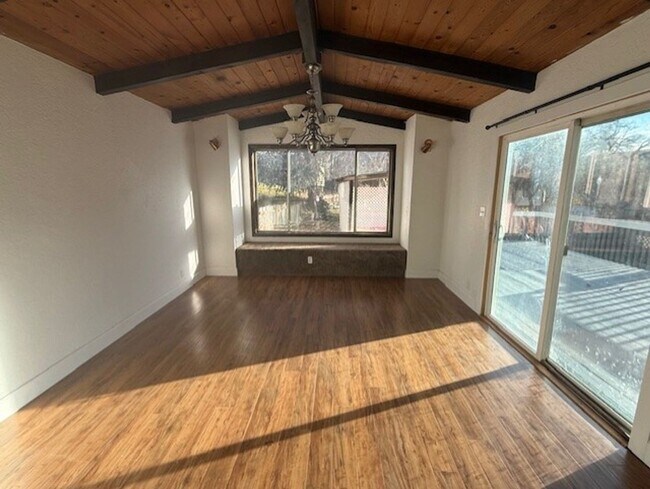 Building Photo - Hansen-PM-025-0262