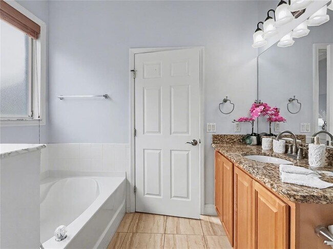 Building Photo - 157 San Carlo Rd