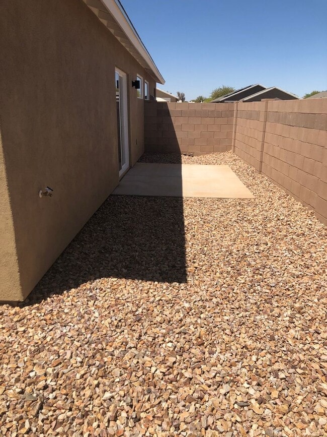 Building Photo - 2381 South Dr