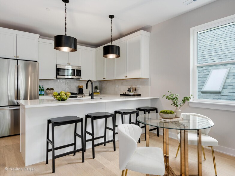 Building Photo - 1631 N Lawndale Ave