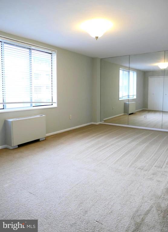 Building Photo - 6631 Wakefield Dr