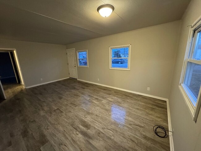 Building Photo - Modern 3Bedroom 1 Bath One-Level Home