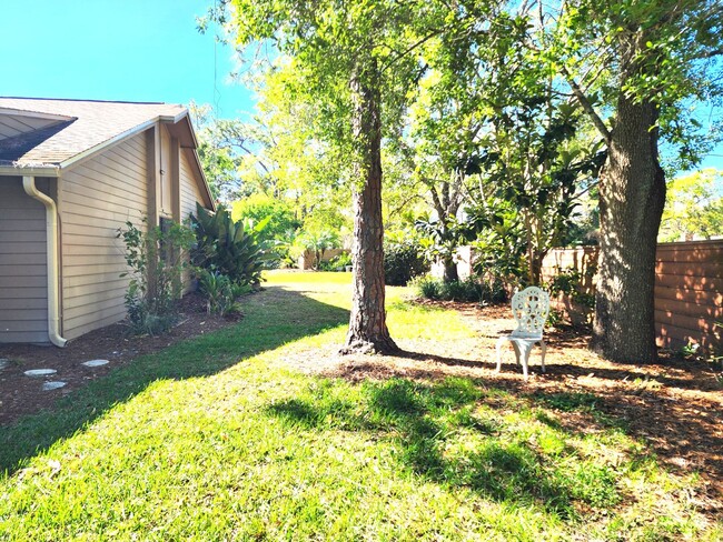 Building Photo - Single-Story Townhome with Garage/Driveway...