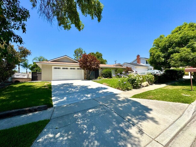 Building Photo - Luxury Living Redefined – Fully Renovated & Move-In Ready!