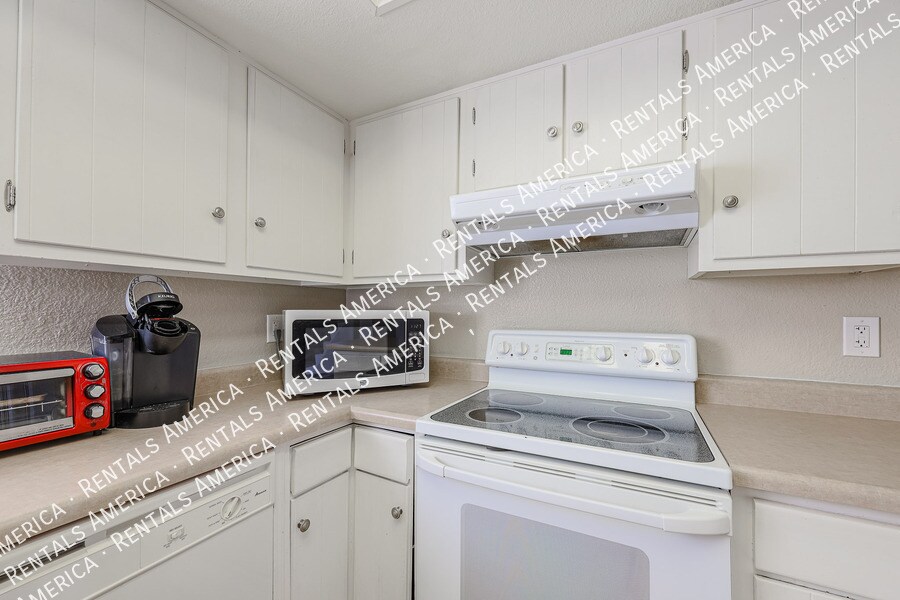 Building Photo - 4555 W Continental Dr