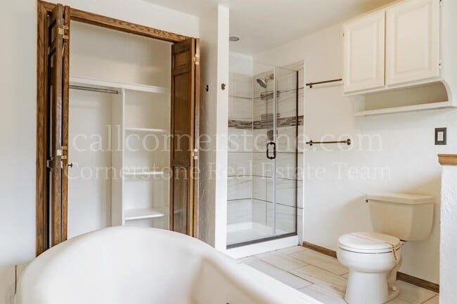Building Photo - 3427 Clubheights Dr