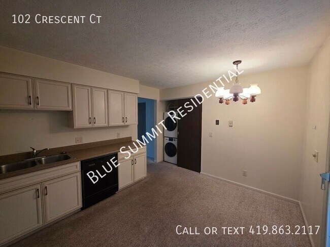 Building Photo - 102 Crescent Ct
