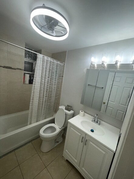 Building Photo - 1649 W Garfield Blvd