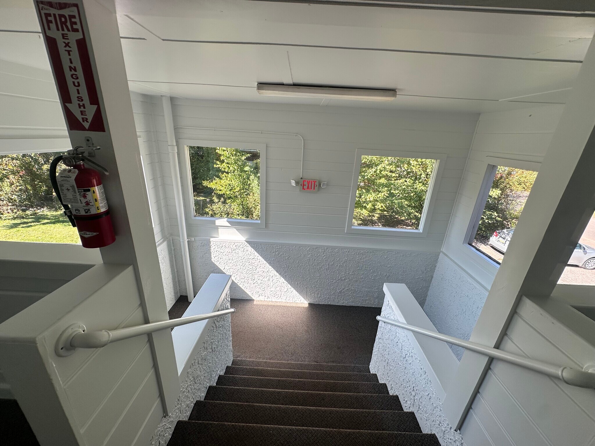 Building Photo - 131 Elm St