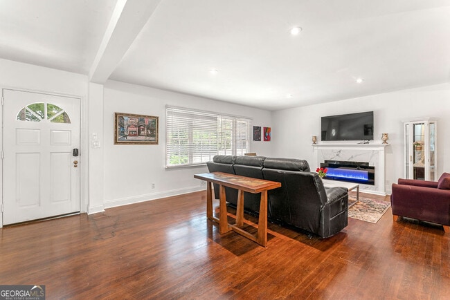 Building Photo - 1131 Custer Ave SE