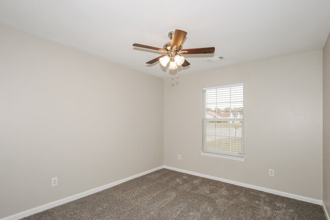 Building Photo - 145 Pine Ridge Ln