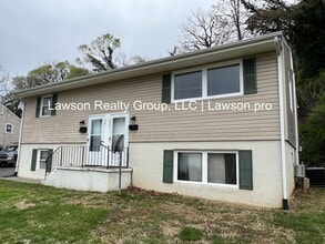 Building Photo - Suburban 739-741