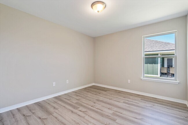 Building Photo - 4 Bedroom Beauty in Foley