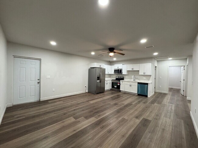 Building Photo - 148 Claire Ave