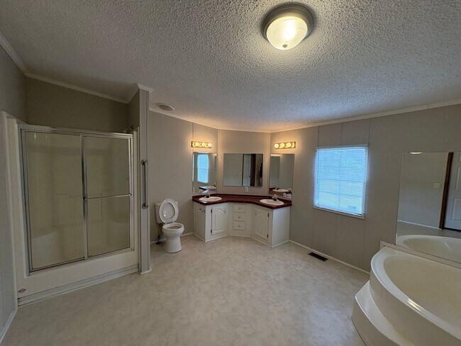 Building Photo - For Rent