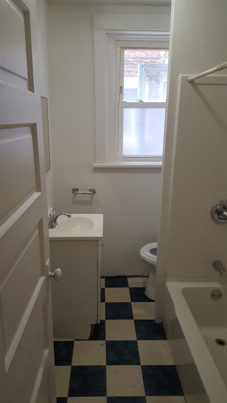 Building Photo - 2118 Bedford Ave