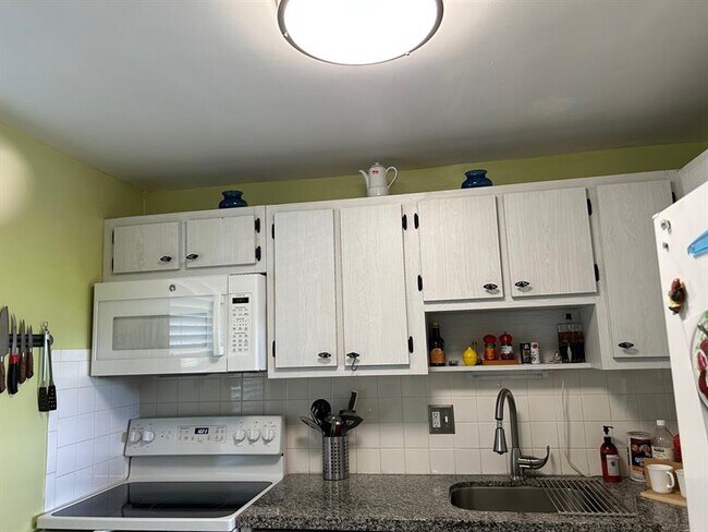 Building Photo - 7797 Golf Cir Dr