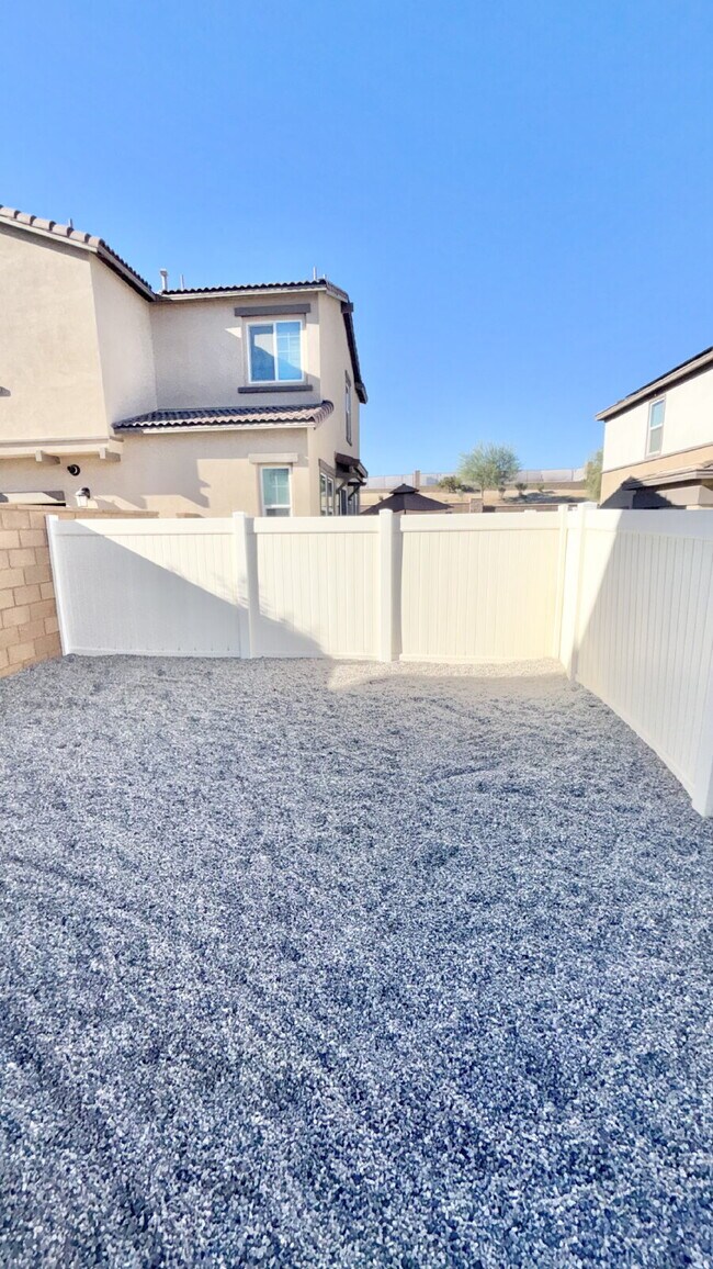 Building Photo - 4 Bedrooms Available University Park