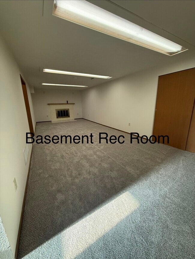 Building Photo - 14626 E 5th Ave