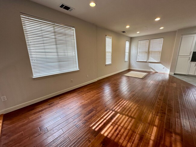 Building Photo - REMODELED TOWNHOME WITH THOUGHTFUL UPGRADE...