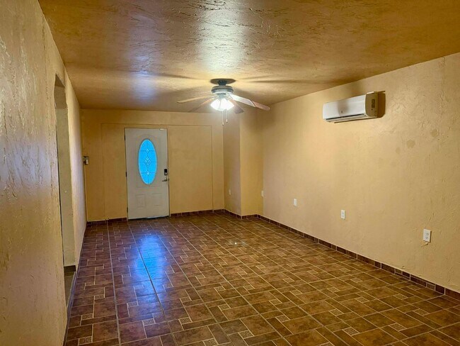 Building Photo - 8 Deborah Dr