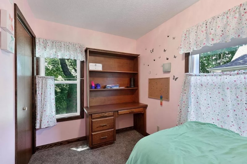 Building Photo - 212 Lake St E