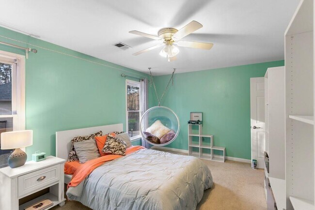 Building Photo - 541 Battleview Dr