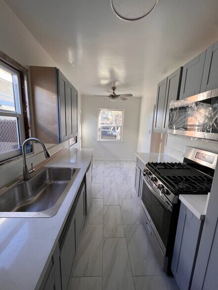 Building Photo - 1305 W Chandler Blvd