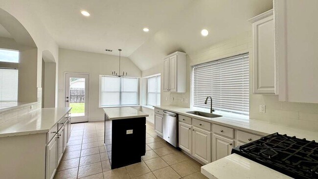 Building Photo - 7510 Golden Thistle Ln