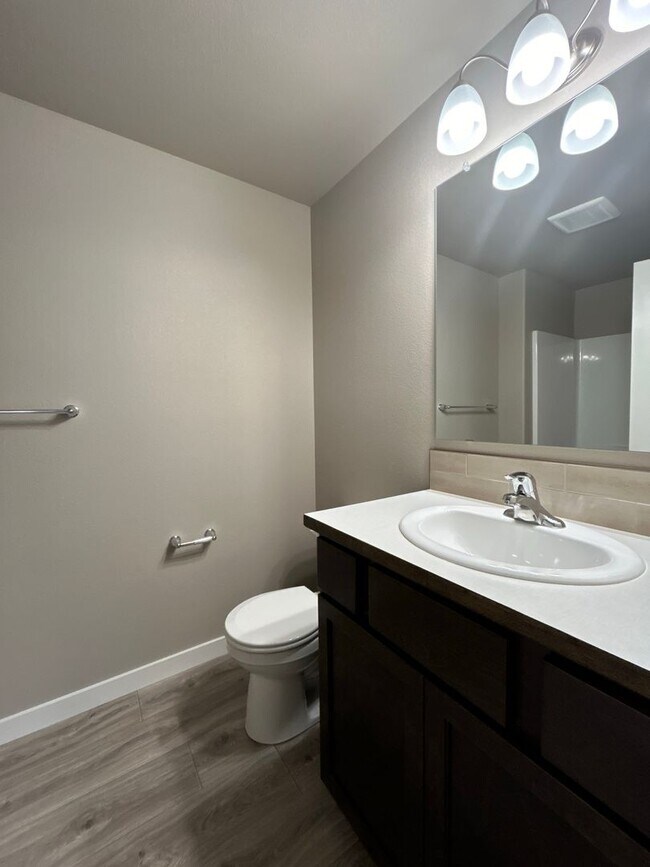 Building Photo - 3 Bedroom / 2 Bathroom Home in NW Redmond