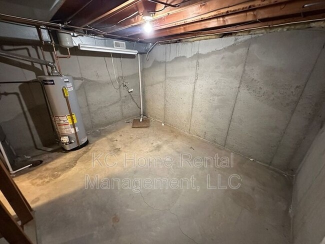 Building Photo - 8640 N Hull Ave