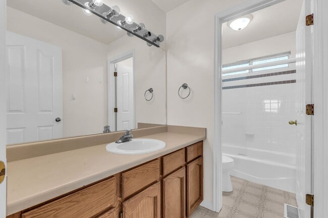 Building Photo - 5BR Sandy Home w/ NEW Flooring, Huge Basement & Large Backyard