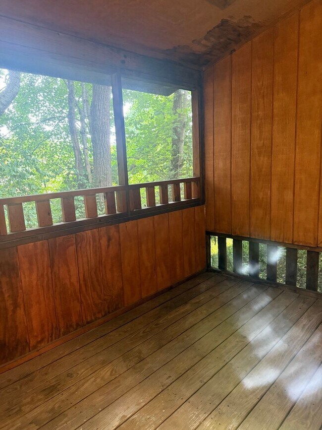 Building Photo - PRICE REDUCED! 2 Bedroom, 1.5 bath Townhou...