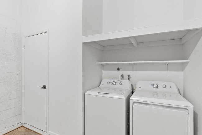 Building Photo - 6825 N 81st Ln